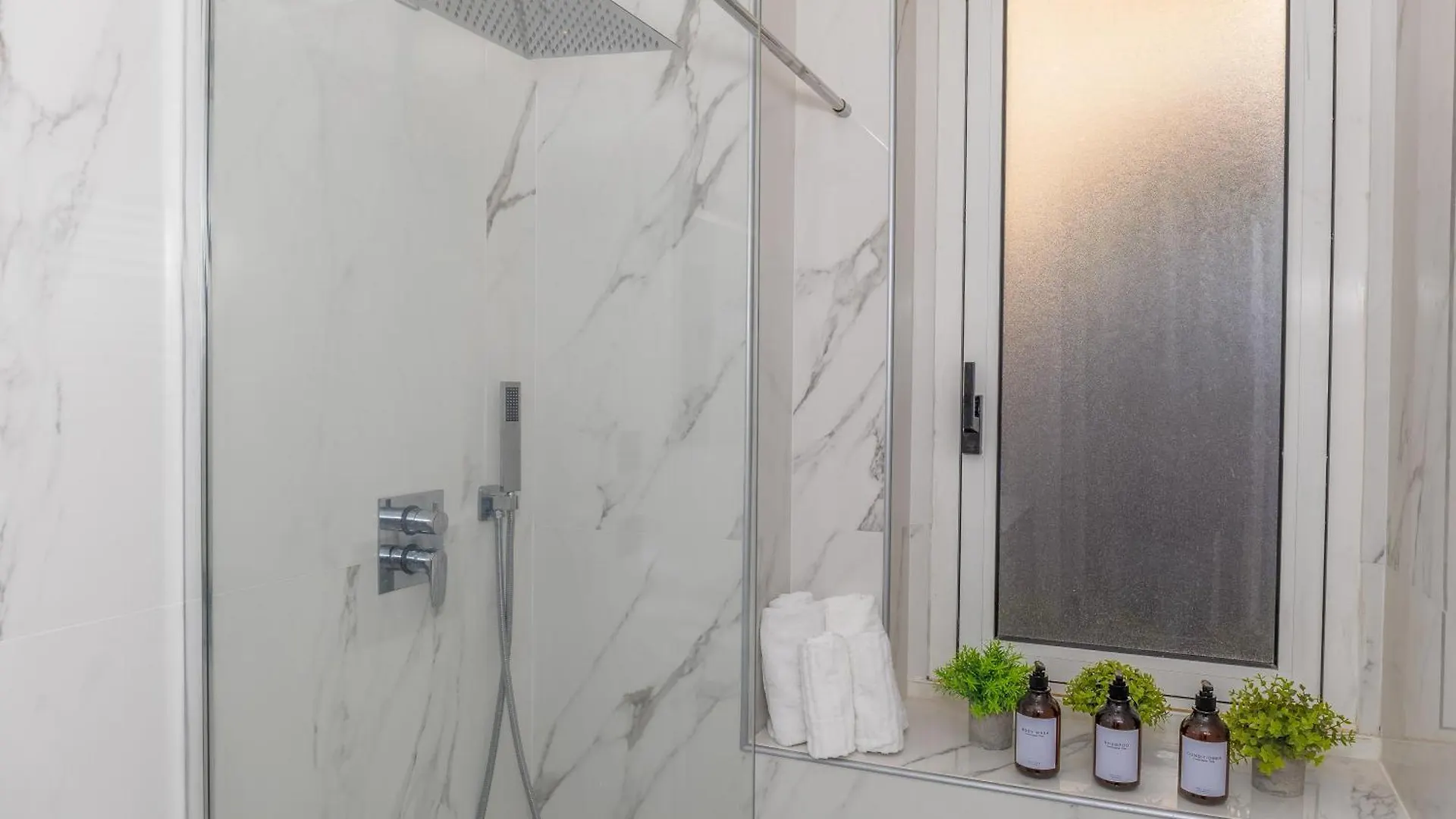 Luxury 2 Bedroom Apartment In Central Milão Itália